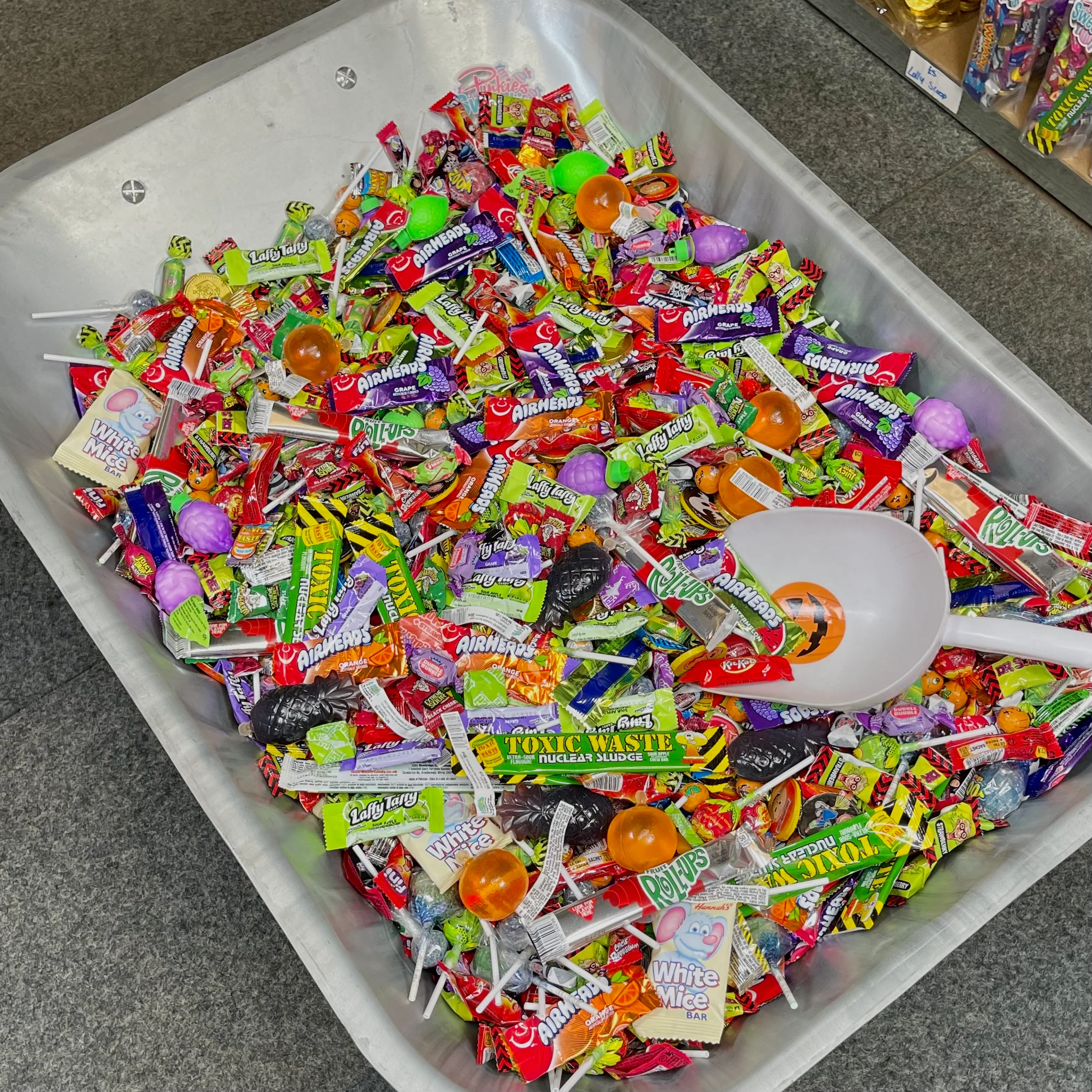 Halloween Candy Scoop – Spooky, Fun & Unmissable-5KG - Image 2